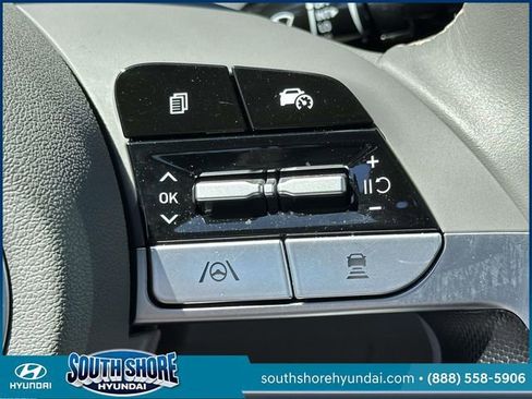 Certified 2025 Hyundai Elantra SEL FWD image 22