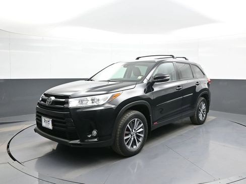 Certified 2019 Toyota Highlander XLE image 1