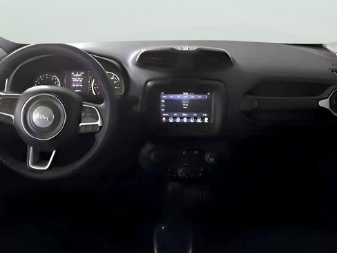 Used 2019 Jeep Renegade Latitude FWD image 23