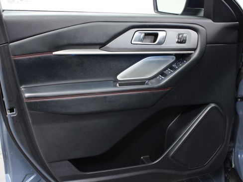 Used 2025 Ford Explorer ST image 11