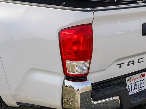 Used 2017 Toyota Tacoma SR5 w/ Tow Package image 11