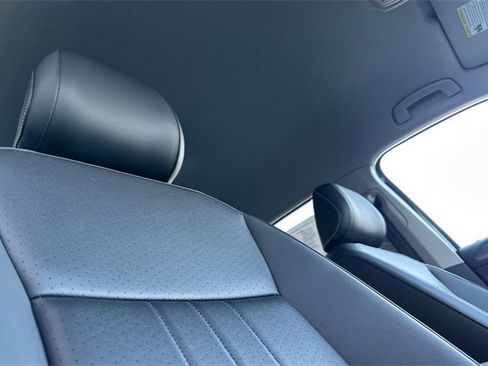 Used 2024 Volkswagen Tiguan Wolfsburg Edition image 19