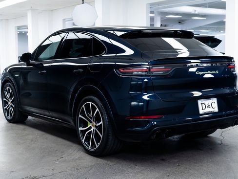 Used 2020 Porsche Cayenne Turbo S image 4