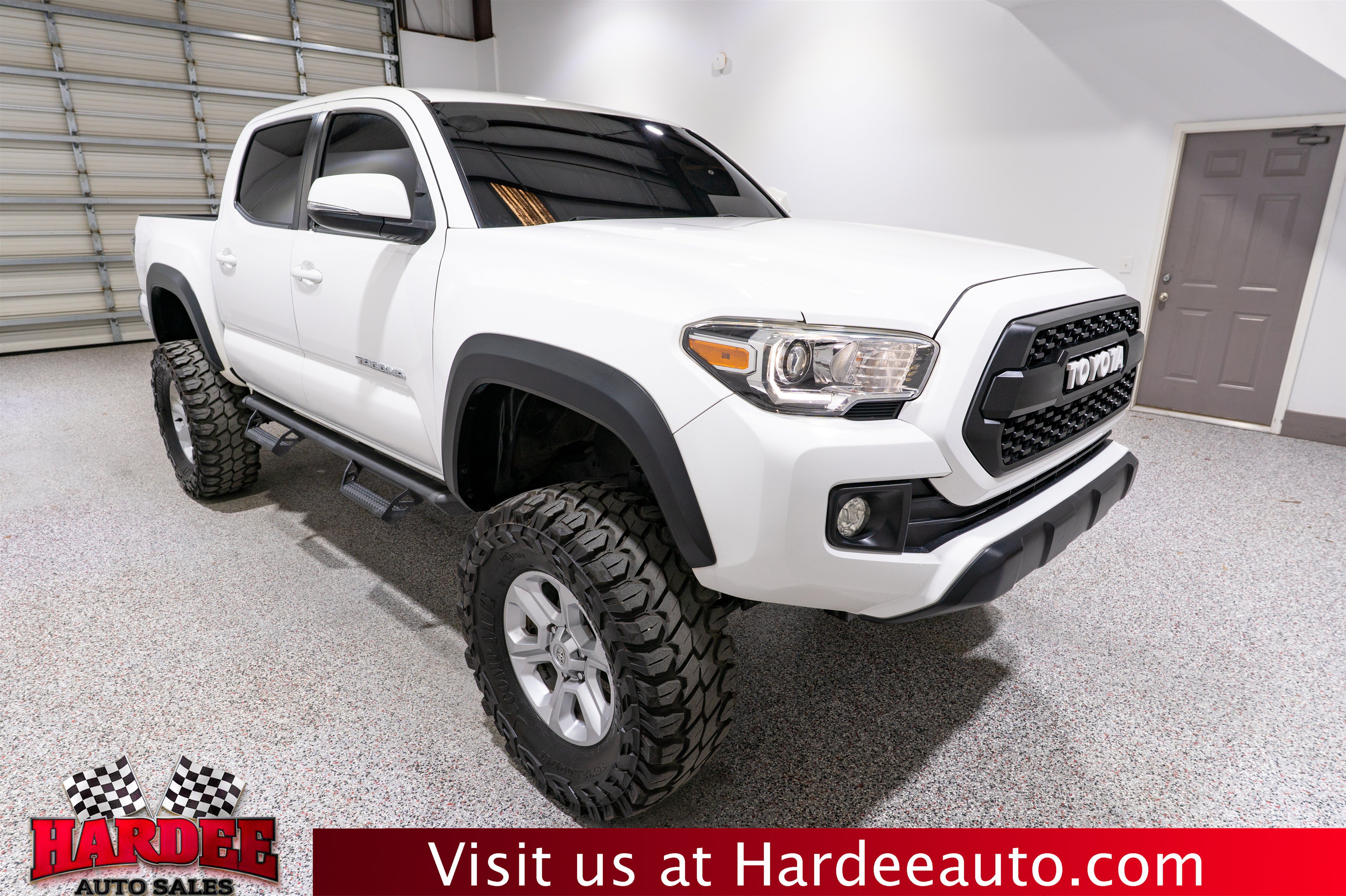 Used 2018 Toyota Tacoma TRD Off-Road AWD/4WD image 6