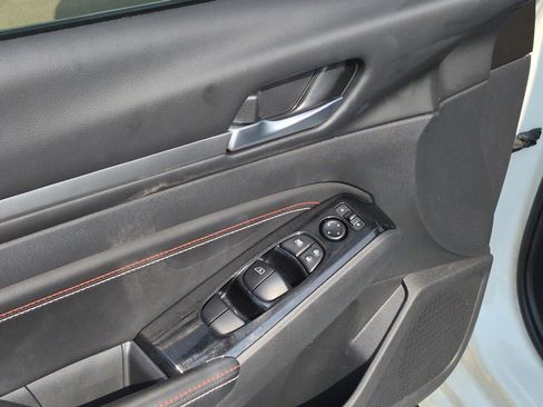 Used 2023 Nissan Altima 2.5 SR w/ SR Premium Package FWD image 12