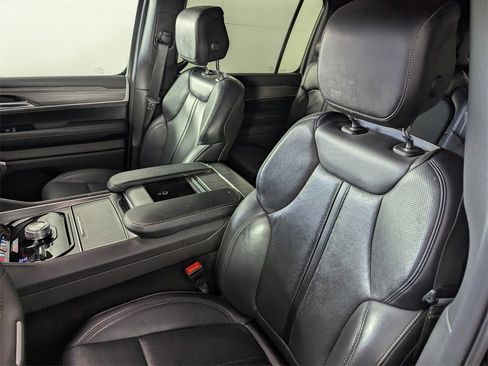 Used 2024 Jeep Wagoneer Series II image 11