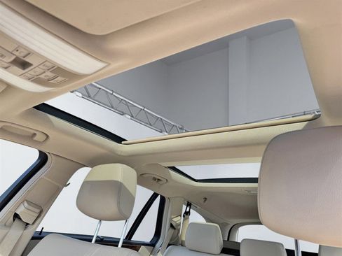 Used 2014 Mercedes-Benz E 350 4MATIC Wagon image 18