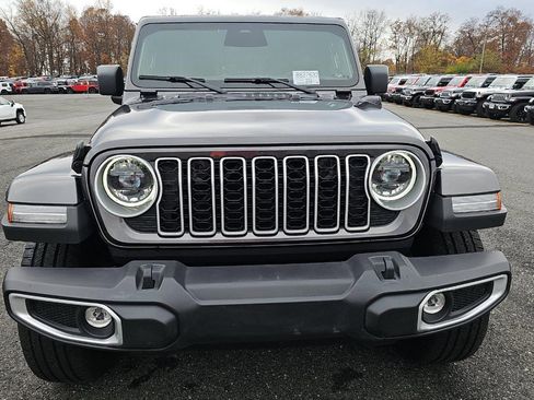 Used 2025 Jeep Wrangler Unlimited Sahara image 3