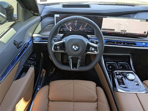 Used 2025 BMW 740i image 15