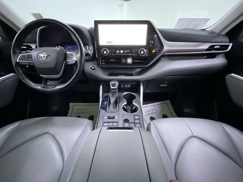 Used 2023 Toyota Highlander XLE image 18