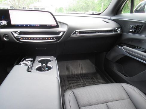 Certified 2025 Cadillac Lyriq Luxury AWD/4WD image 15