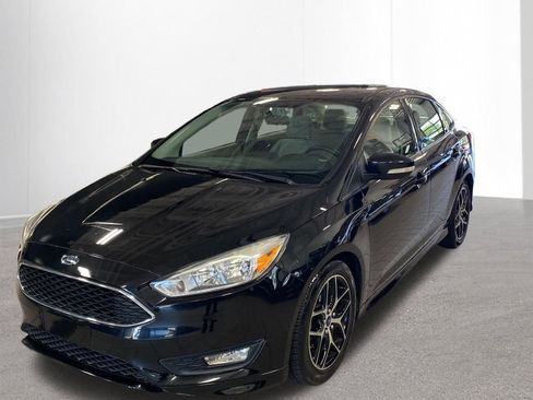 Used 2015 Ford Focus SE w/ SE Sport Package FWD image 1