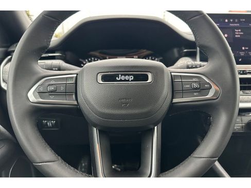 Used 2024 Jeep Compass Latitude image 24