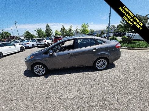 Used 2014 Ford Fiesta SE w/ Equipment Group 201A FWD image 8