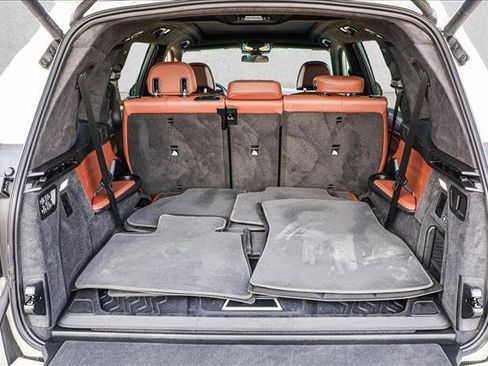 Used 2025 BMW X7 M60i image 25