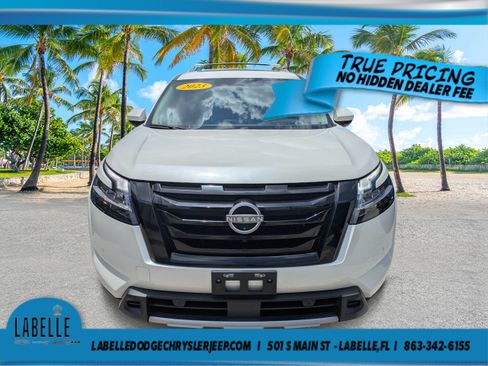 Used 2023 Nissan Pathfinder Platinum w/ Black Appearance Package AWD/4WD image 7