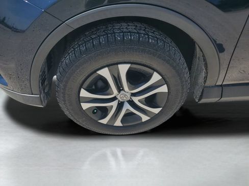 Used 2018 Toyota RAV4 LE FWD image 24