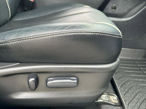 Used 2015 Toyota Venza XLE image 11