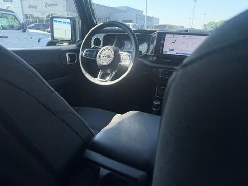Used 2025 Jeep Wrangler Unlimited Sahara AWD/4WD image 57