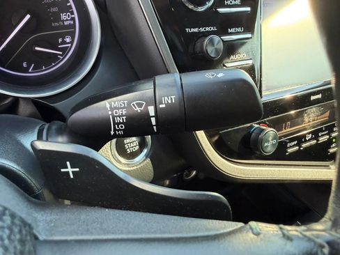 Used 2020 Toyota Camry SE w/ Convenience Package FWD image 29