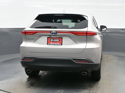 Used 2024 Toyota Venza LE image 5