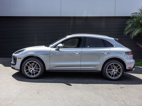 Certified 2026 Porsche Macan AWD/4WD image 2