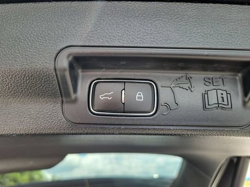 Used 2023 Ford Explorer XLT RWD image 14