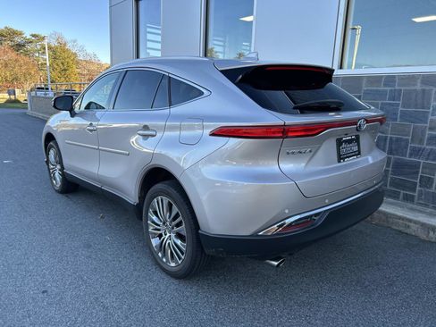 Used 2021 Toyota Venza XLE image 5