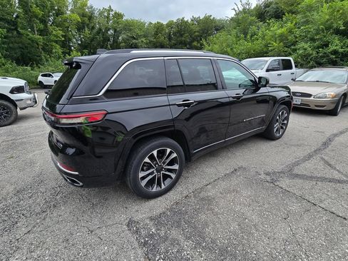 Used 2023 Jeep Grand Cherokee Overland w/ Luxury Tech Group IV AWD/4WD image 8