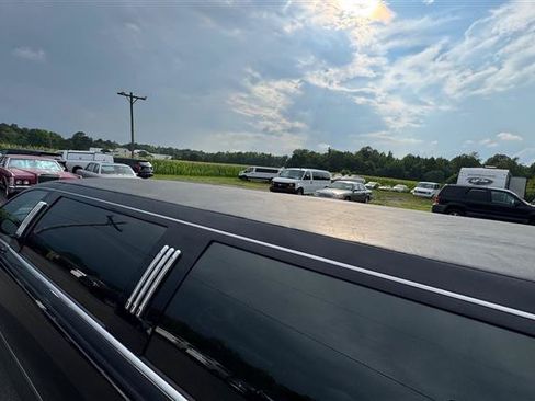 Used 2008 Lincoln Town Car Executive RWD image 37
