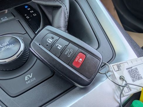 Used 2019 Toyota RAV4 Limited image 19