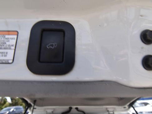 Used 2017 Toyota Sienna Limited Premium FWD image 21