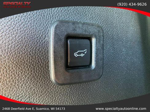 Used 2016 Ford Expedition XLT w/ Equipment Group 202A AWD/4WD image 26