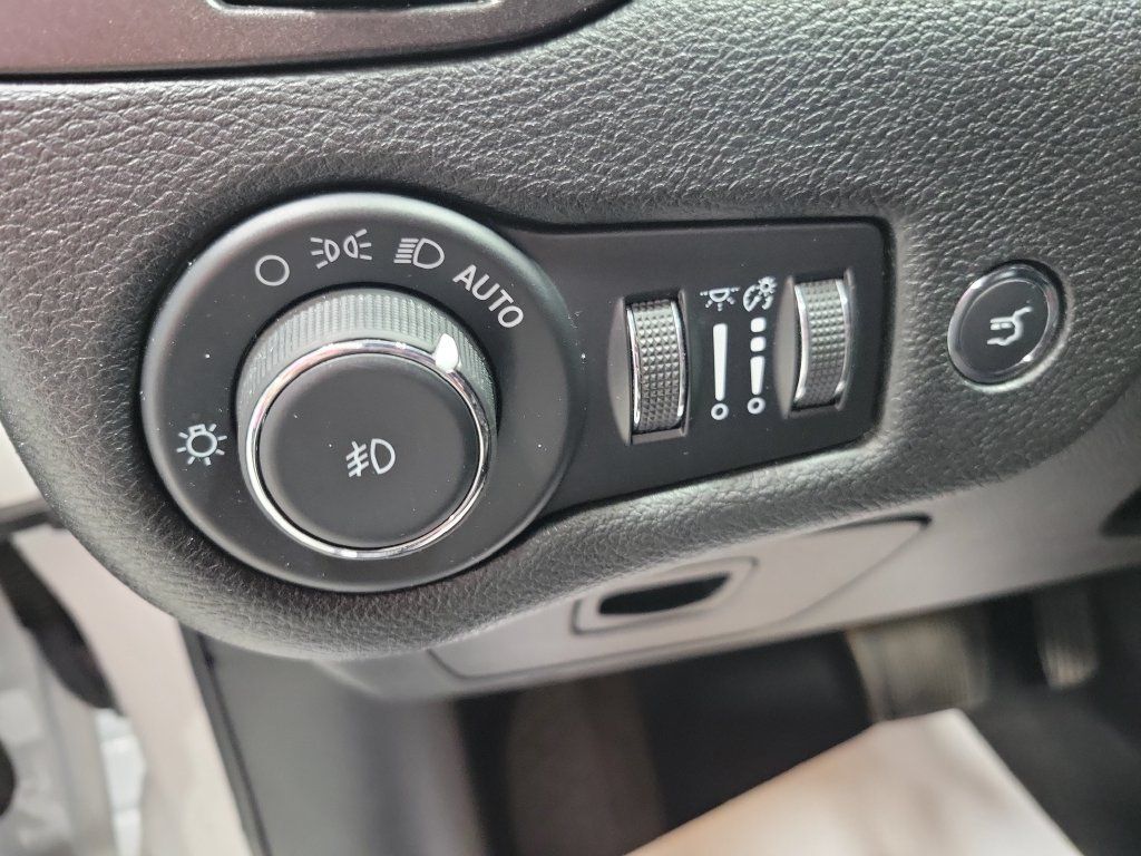 Used 2022 Jeep Cherokee Trailhawk w/ Premium Leather Package AWD/4WD image 38