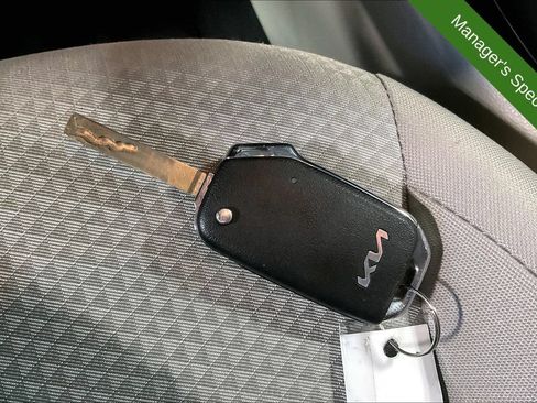 Used 2025 Kia Soul LX w/ LX Technology Package FWD image 12