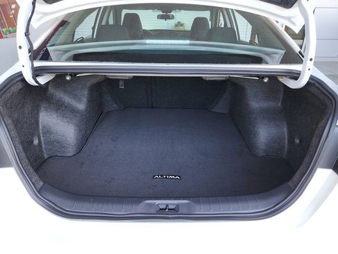 New 2025 Nissan Altima 2.5 SR image 8