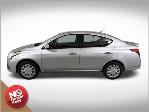Used 2016 Nissan Versa SV image 7