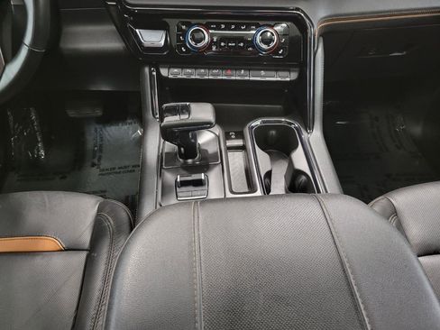Used 2025 GMC Sierra 1500 AT4 w/ AT4 Preferred Package AWD/4WD image 18