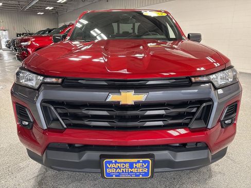 Used 2023 Chevrolet Colorado LT w/ LT Convenience Package III image 2