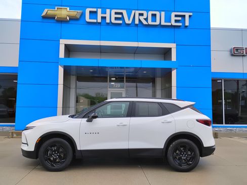 Used 2024 Chevrolet Blazer LT w/ Convenience Package FWD image 9