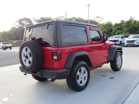 Used 2019 Jeep Wrangler Sport AWD/4WD image 4