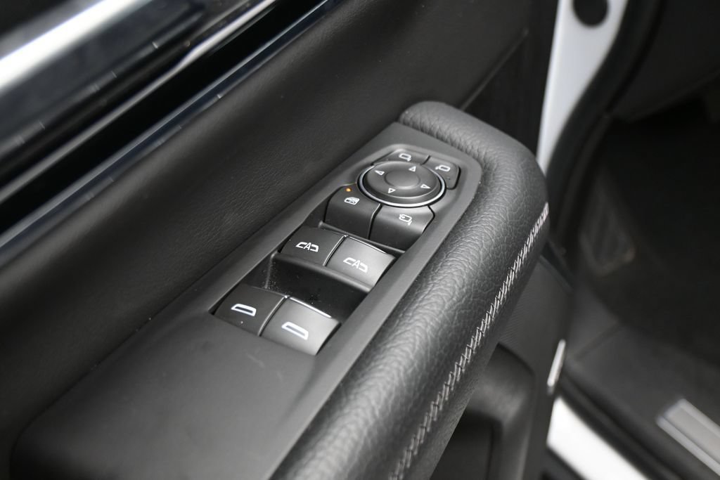 Used 2025 GMC Yukon Denali AWD/4WD image 11
