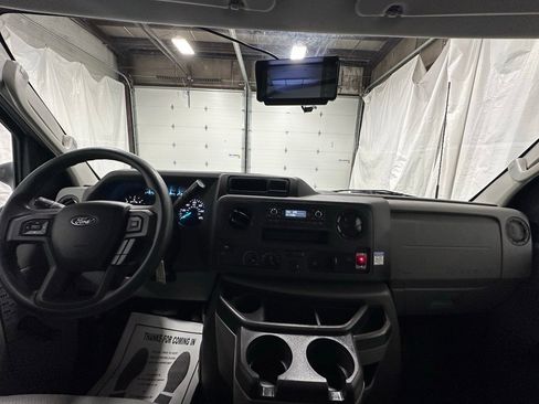 Used 2024 Ford E-350 and Econoline 350 Super Duty image 31