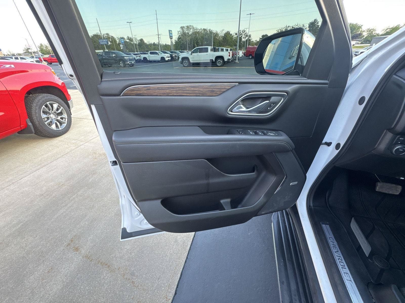 Used 2024 Chevrolet Tahoe Premier AWD/4WD image 8