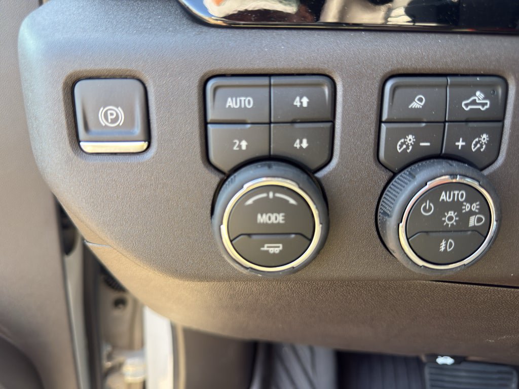 New 2026 Chevrolet Silverado 1500 RST w/ Dark Appearance Package AWD/4WD image 14