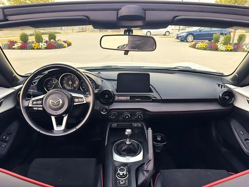 Used 2018 MAZDA MX-5 Miata Club w/ Brembo/BBS Recaro Package image 17