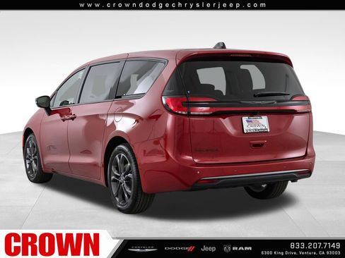 New 2026 Chrysler Pacifica Select image 5