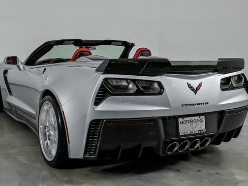 Used 2015 Chevrolet Corvette Z06 w/ 3LZ Preferred Equipment Group RWD image 10