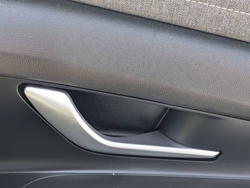 Used 2025 Hyundai Elantra Limited FWD image 36