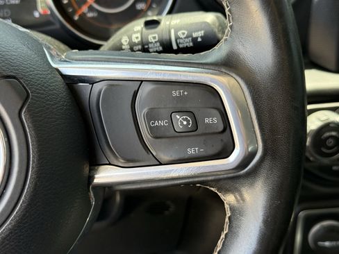 Used 2020 Jeep Wrangler Unlimited Sahara AWD/4WD image 17
